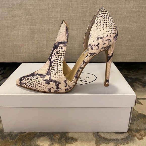 Steve Madden Divided Snake Print Pumps Size 8.5 - Picture 4 of 7